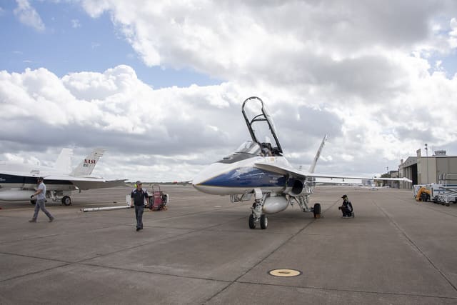 N846NA - Twin-engine aircraft