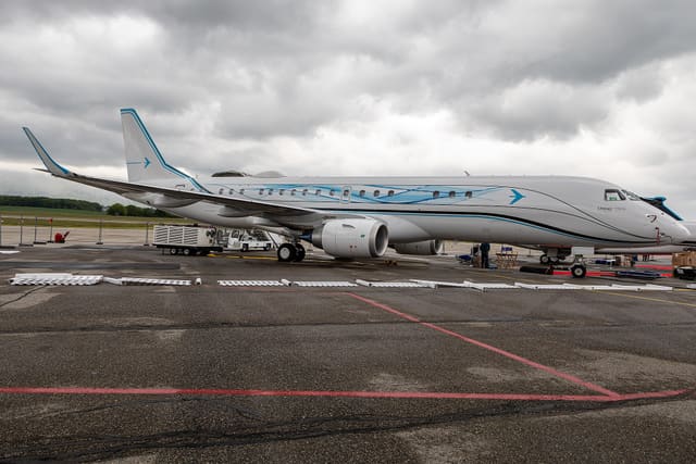 N727EE - Business jet