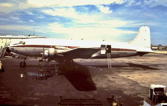 N74183 - Twin-engine aircraft