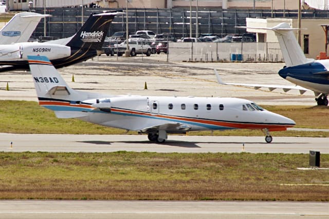 N38AD - Business jet