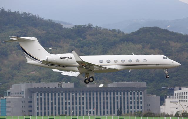 N881WR - Business jet