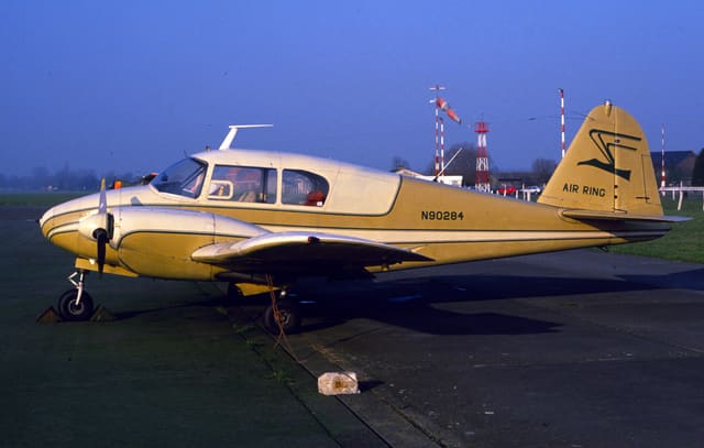 N90284 - Twin-engine aircraft