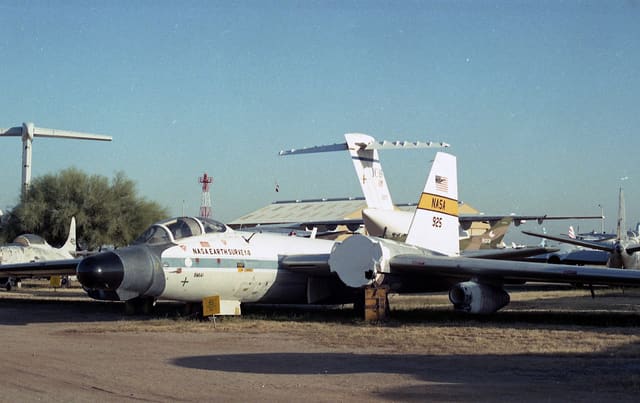 N925NA - Twin-engine aircraft