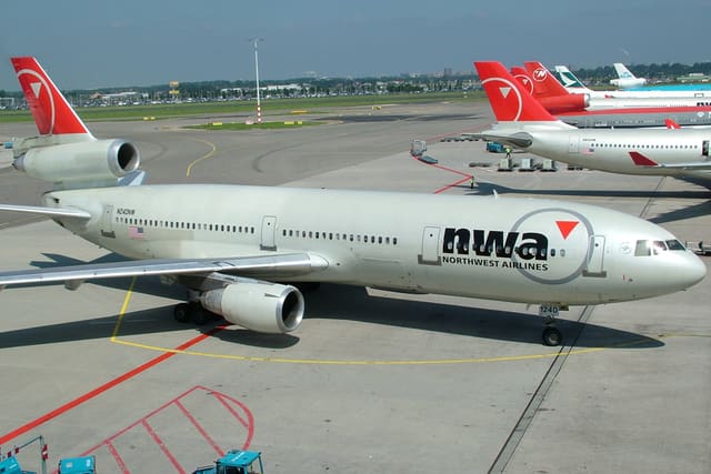N240NW - Douglas