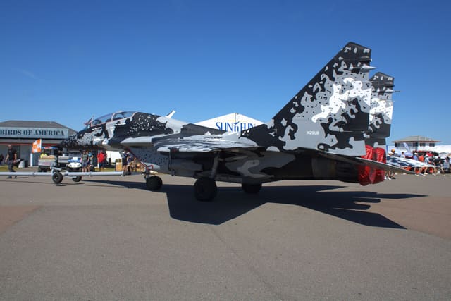 N29UB - Twin-engine aircraft