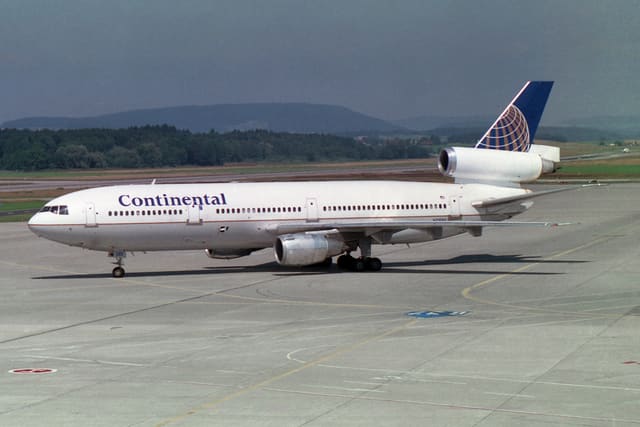 N17085 - Aircraft
