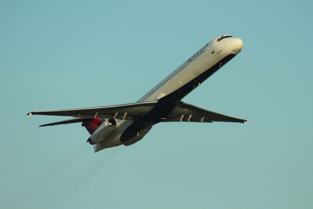 N912DE - Twin-engine aircraft
