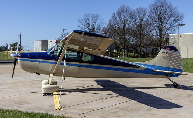 N1910C - Cessna