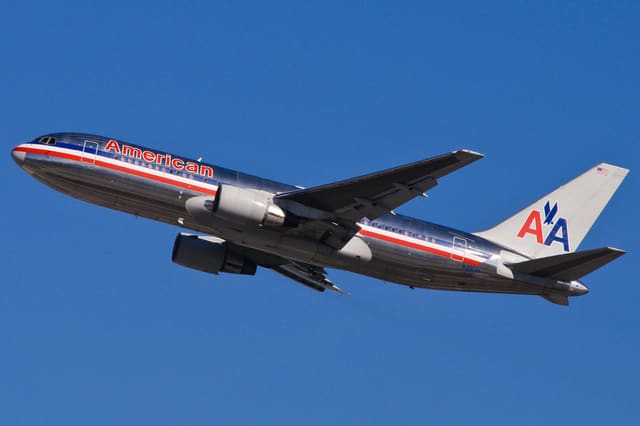 N335AA - Twin-engine aircraft