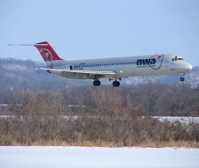 N779NC - Douglas