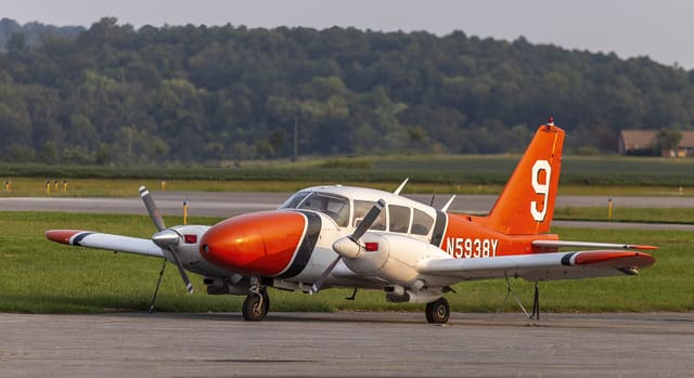 N5938Y - Twin-engine aircraft