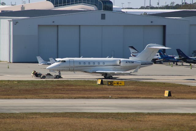 N752M - Bombardier