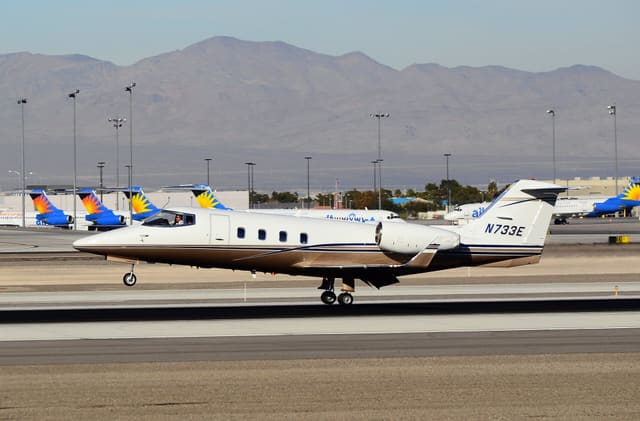 N733E - Business jet