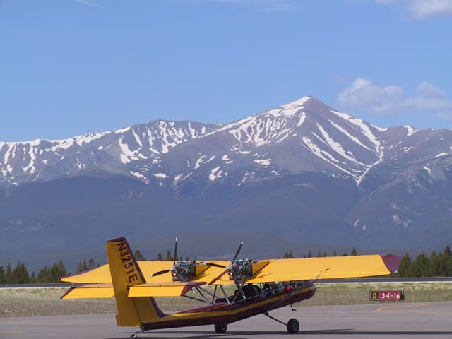 N3251E - Twin-engine aircraft