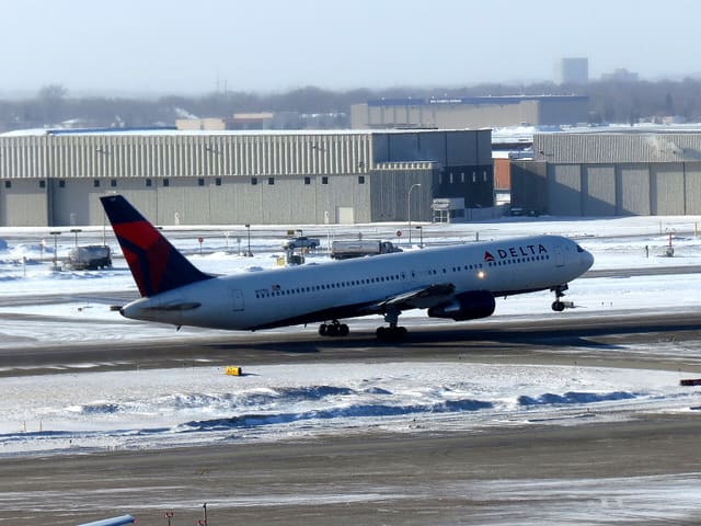 N137DL - Boeing