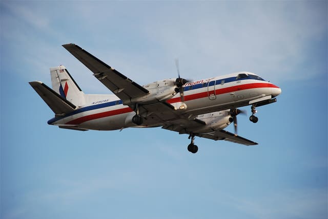 N390AE - Twin-engine aircraft