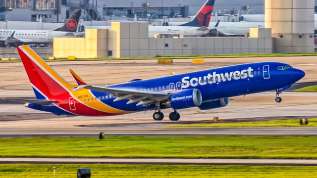 N8739L - Twin-engine aircraft