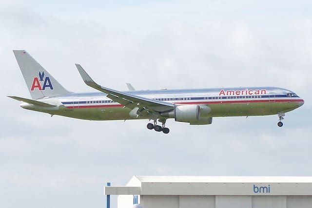 N390AA - Boeing