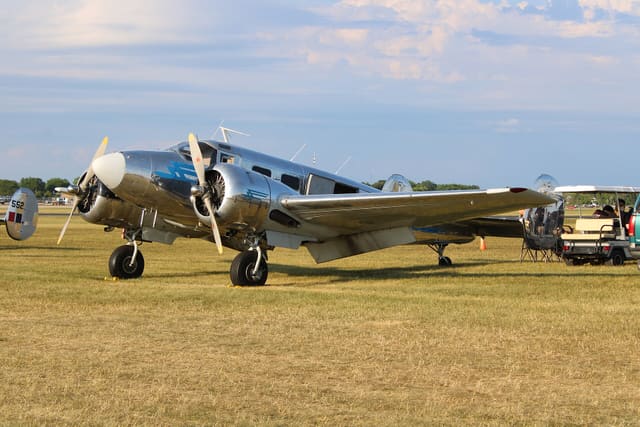 N44638 - Twin-engine aircraft