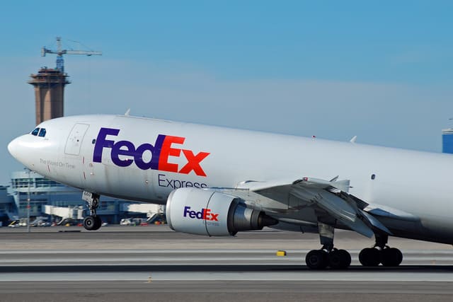 N660FE - Twin-engine aircraft