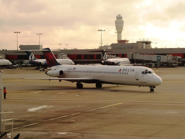 N770NC - Twin-engine aircraft