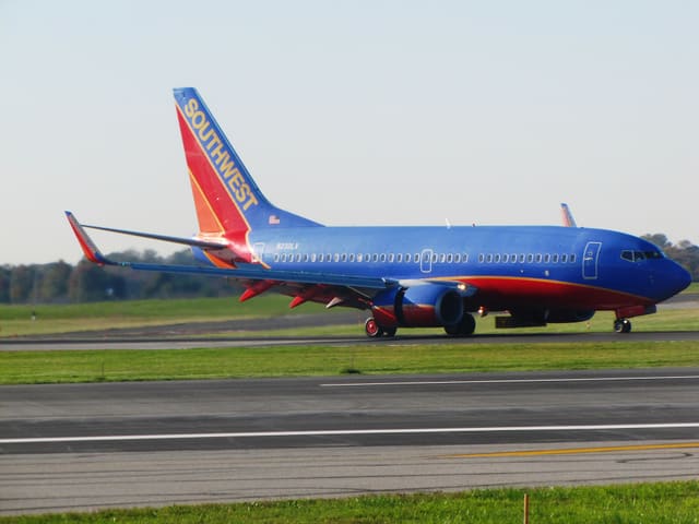 N233LV - Boeing