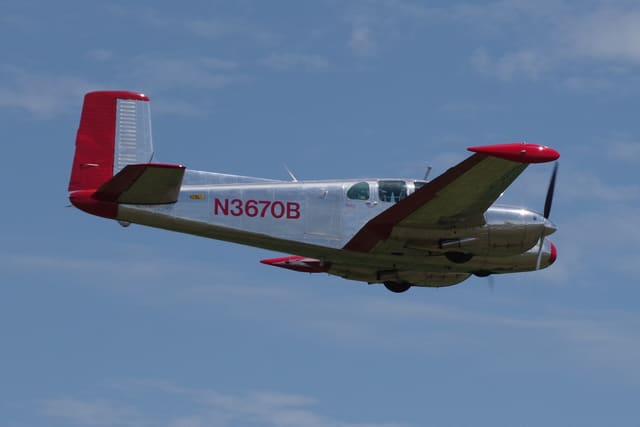 N3670B - Twin-engine aircraft