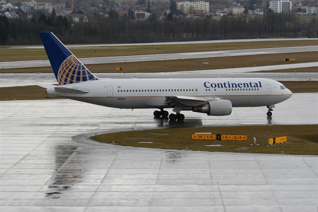 N76153 - Twin-engine aircraft