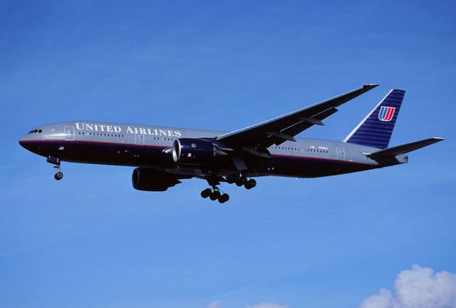 N789UA - Twin-engine aircraft