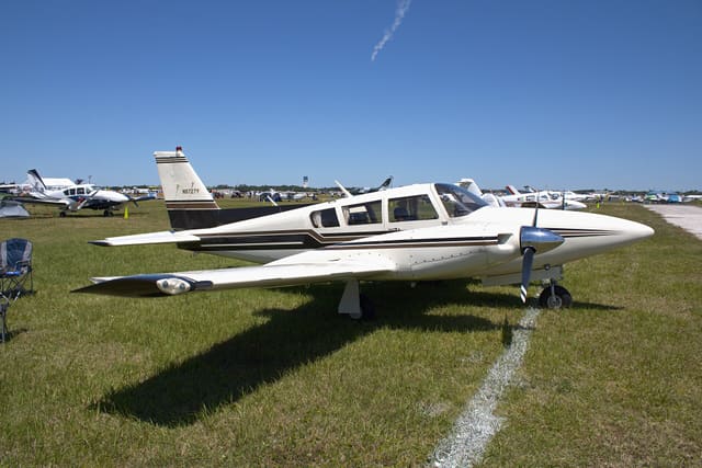 N8727Y - Twin-engine aircraft