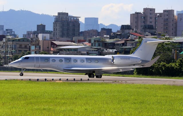 N988HK - Business jet