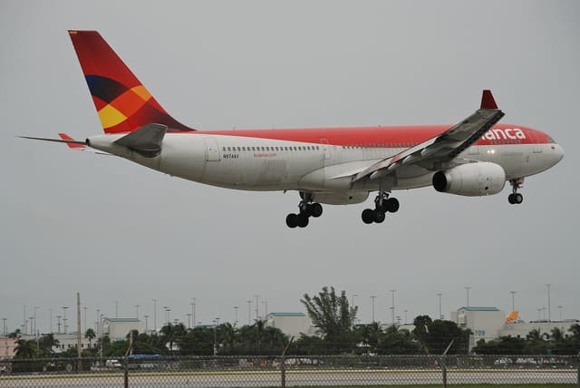 N974AV - Twin-engine aircraft