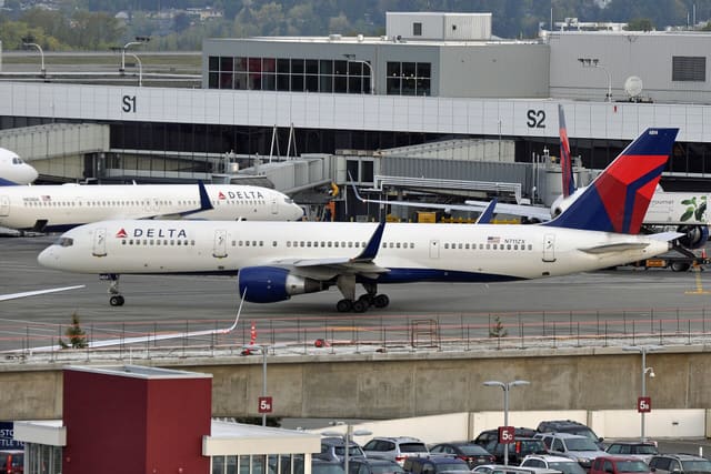 N711ZX - Boeing