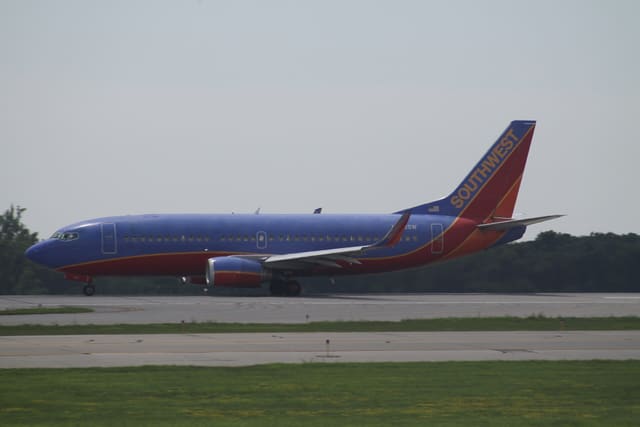 N372SW - Twin-engine aircraft