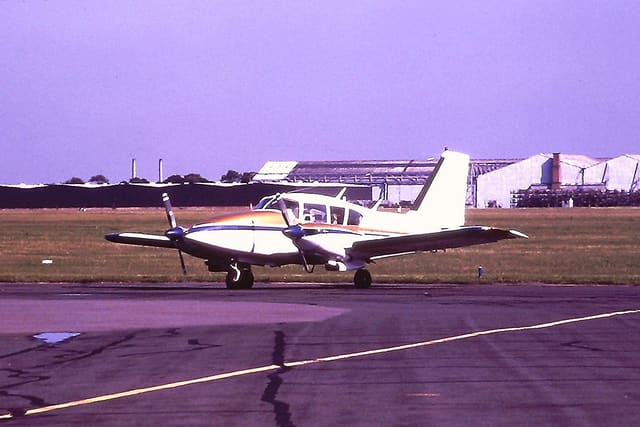G-BBFU - Twin-engine aircraft