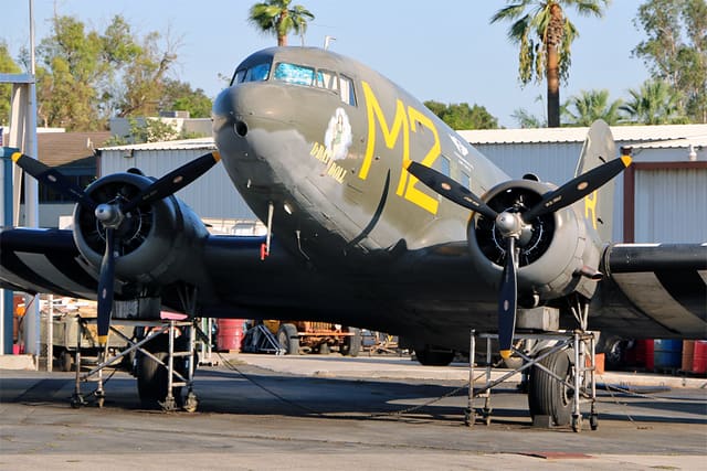 N45366 - Twin-engine aircraft