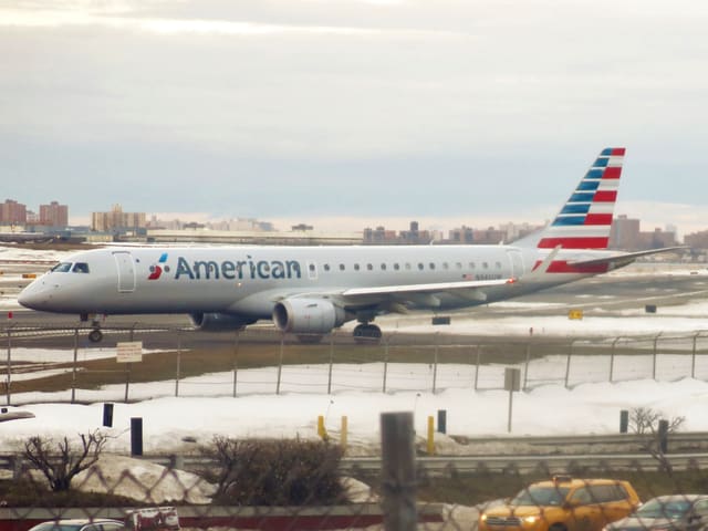N946UW - Embraer