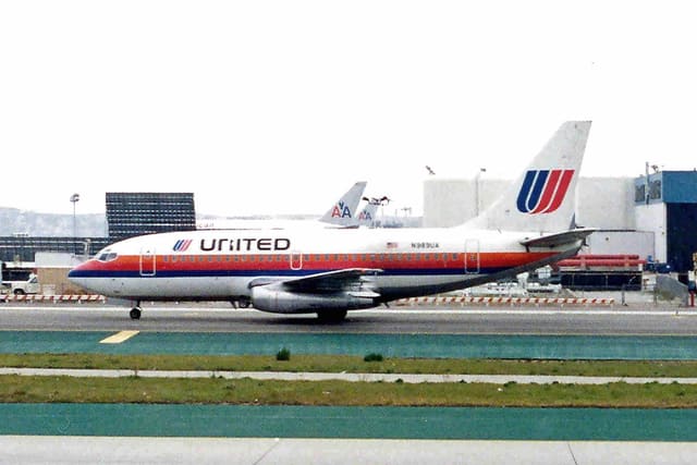 N989UA - Boeing