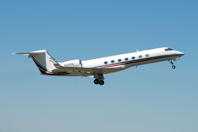 N282Q - Business jet