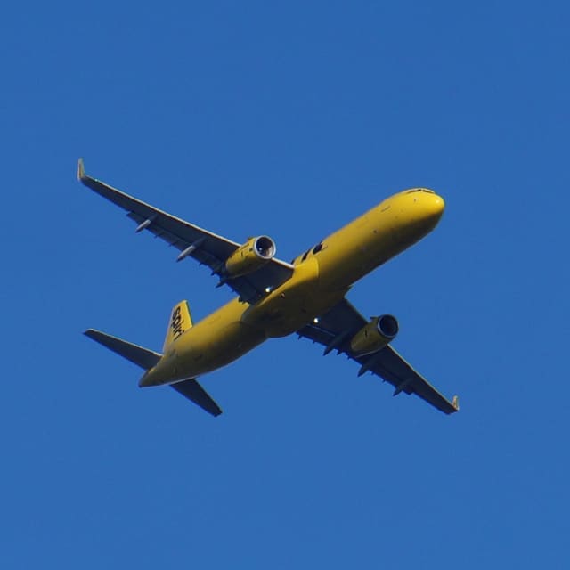 N659NK - Twin-engine aircraft