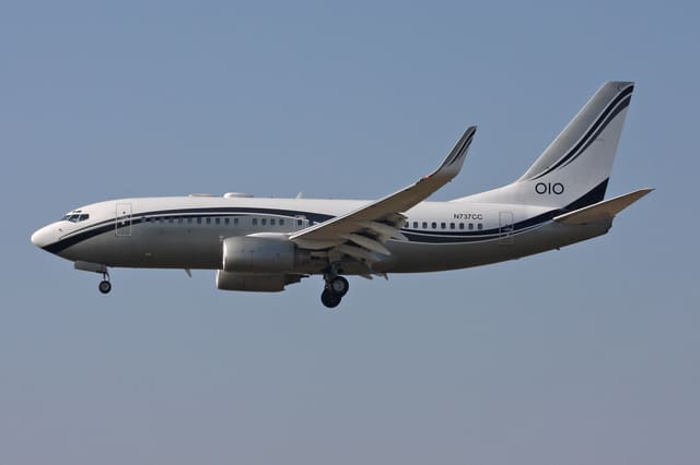 N737CC - Twin-engine aircraft