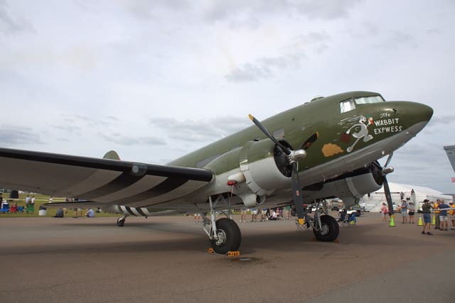 N33VW - Douglas