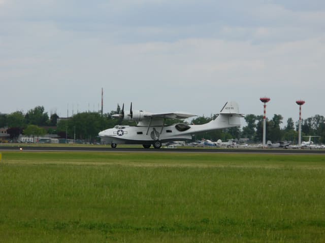  - Twin-engine aircraft