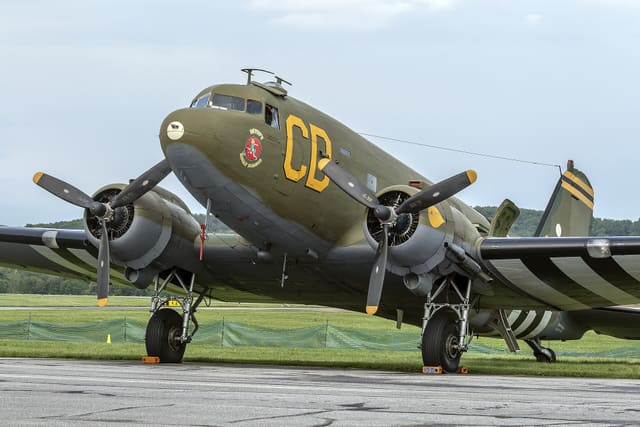 N47SJ - Douglas