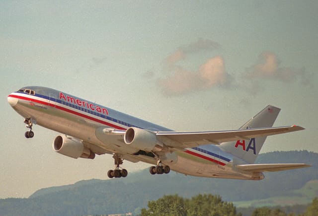 N315AA - Twin-engine aircraft
