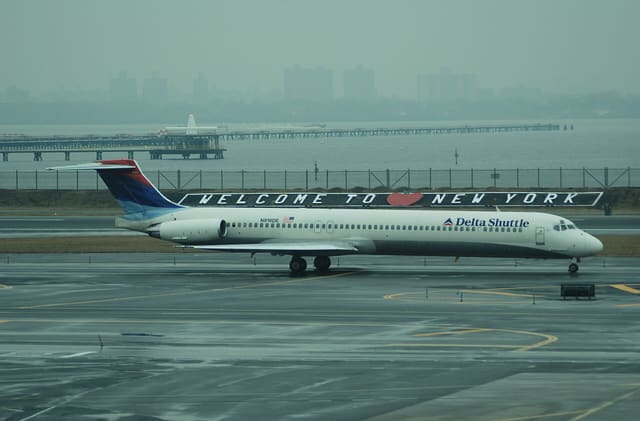 N916DE - Aircraft