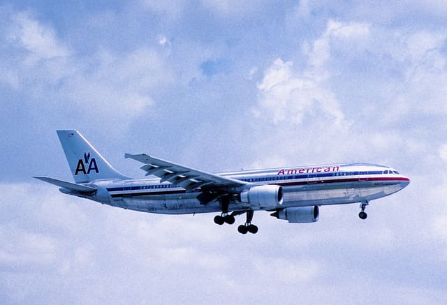 N34078 - Twin-engine aircraft