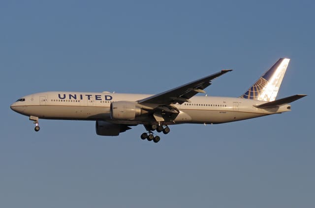 N77019 - Twin-engine aircraft