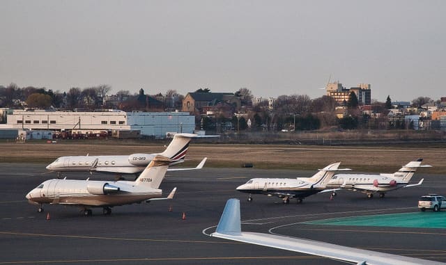 N577DA - Business jet