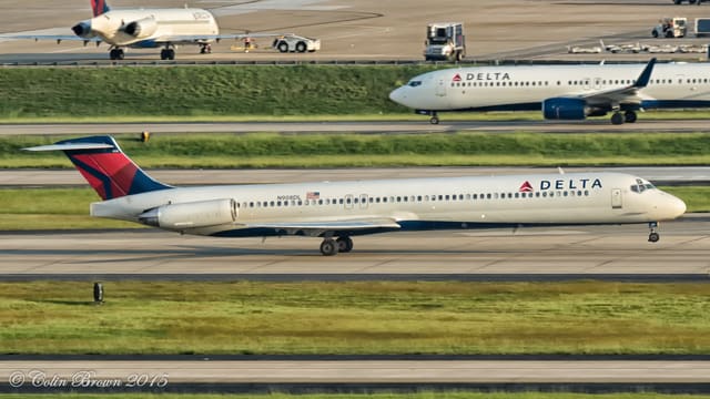 N908DL - Douglas